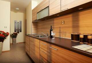 Апарт-отели Stanny Court ApartHotel Несебр Апартаменты с 1 спальней и балконом (для 2 взрослых и 1 ребенка)-6
